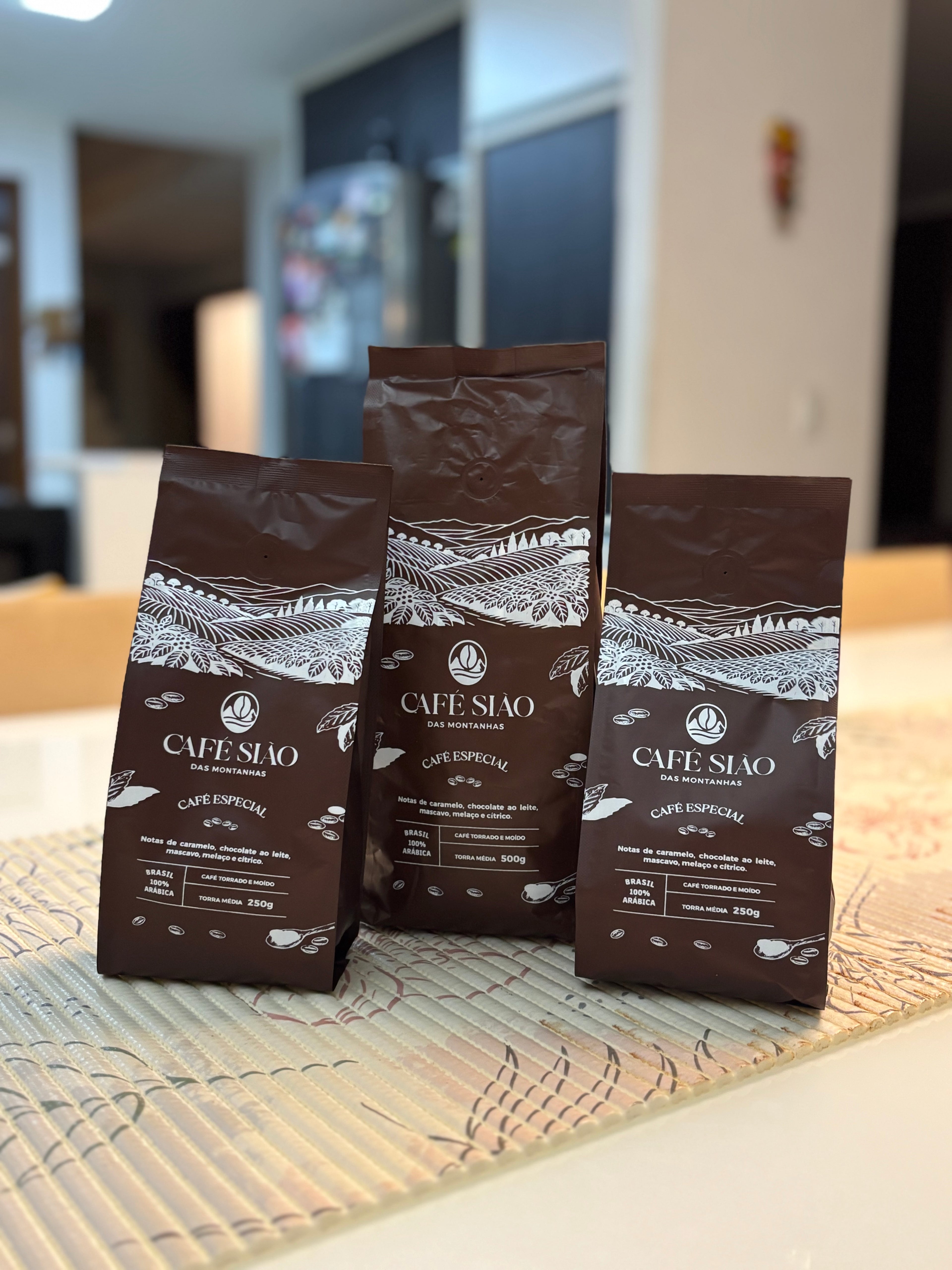 Kit 1kg Café Especial Torrado e Moído | De R$ 115,00 por R$ 99,90.